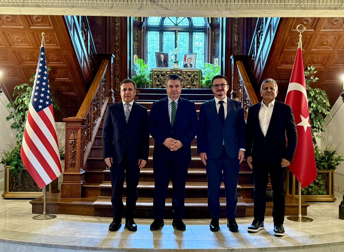 Amerika’dan ayrılmadan önce son olarak 
T.C. Washington Büyükelçimiz 
Sn. Sedat Önal Beyefendiye 
özel olarak teşekkür etmek istiyoruz
Geçtiğimiz haftaki nazik kabulleri için Sn.Büyükelçimize ve çok kıymetli Büyükelçilik çalışanlarımıza şükranlarımızı iletiyor görevlerinde