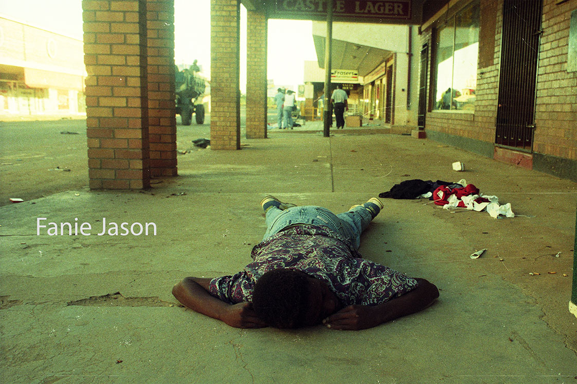 Dithuli's tweet image. It's not white farmers that must be killed, all those that want white supremacy to reign supreme in South Africa. Those people that think white people's lives are more important than the lives of black South Africans Apartheid is dead, so is the days of white privileges.