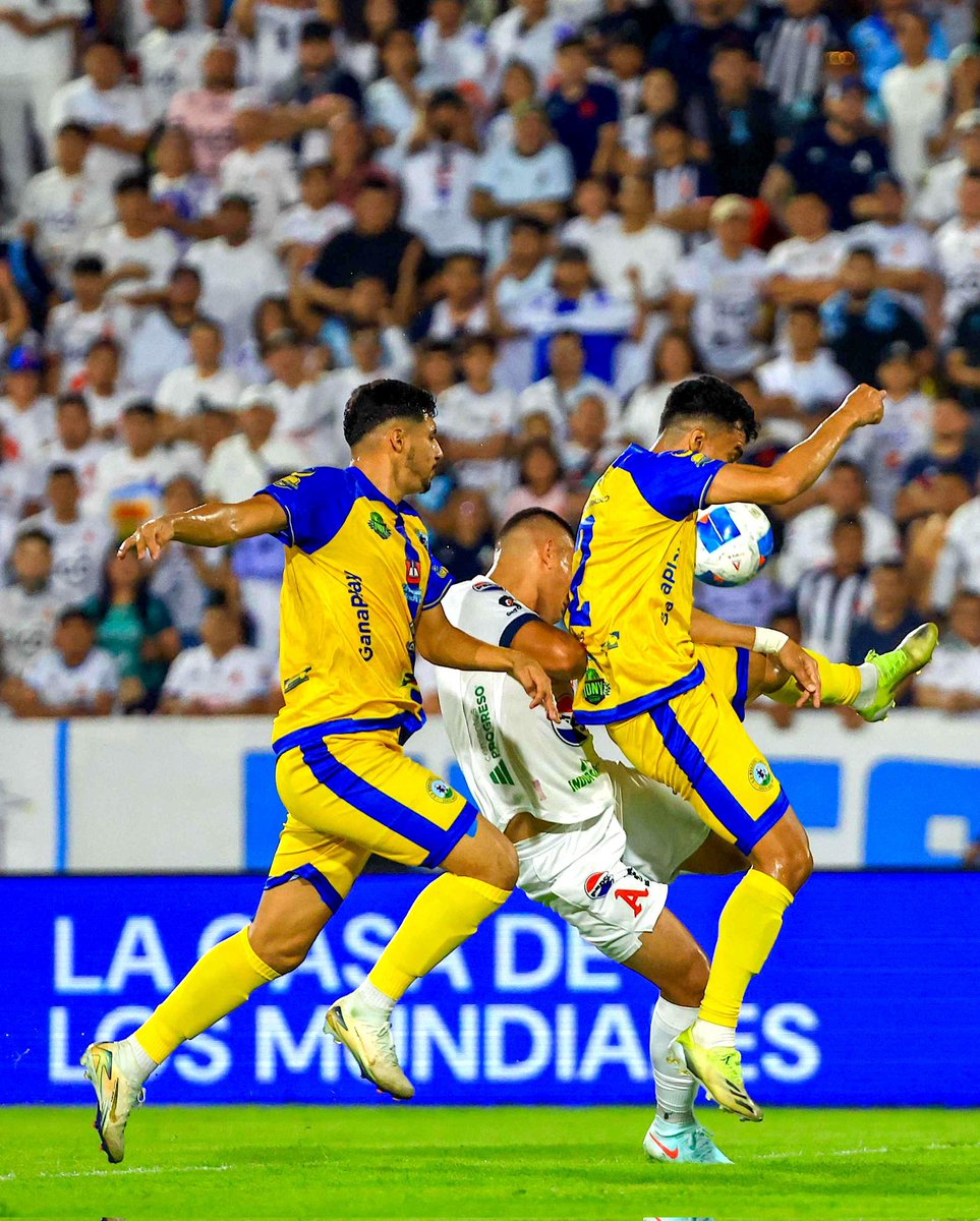 INDES El Salvador (@indeselsalvador) on Twitter photo #Fútbol ⚽ | Comenzó el segundo tiempo de la final del Torneo Clausura 2025. <a href="/AlianzaFC_sv/">Alianza Fútbol Club</a> y <a href="/CDMLimeno/">Club Deportivo Municipal Limeño</a> empatan 0-0 en el Estadio Nacional Jorge “El Mágico” González.
#ConstruyendoElCamino #Fútbol ⚽ | Comenzó el segundo tiempo de la final del Torneo Clausura 2025. <a href="/AlianzaFC_sv/">Alianza Fútbol Club</a> y <a href="/CDMLimeno/">Club Deportivo Municipal Limeño</a> empatan 0-0 en el Estadio Nacional Jorge “El Mágico” González.
#ConstruyendoElCamino