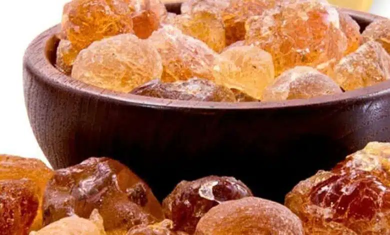 دعا المدير العام للوكالة الوطنية لتمويل وتأمين الصادرات الوطنية التابعة لبنك السودان السابق د.أحمد بابكر حمور، لضرورة إيقاف تصدير الصمغ العربي لأي جهة في العالم ، بعد ان فرضت الإدارة الأمريكية عقوبات ضد الحكومة السودانية على خلفية استخدام الجيش السوداني أسلحة كيمائية في صد العدو.