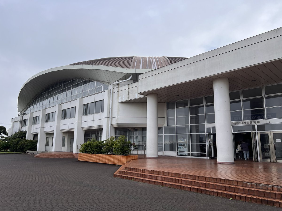 おはようございます☁️
今日は、朝から富津に来ています🪼
息子のバスケの試合です⛹️‍♂️

前よりは頑張ってる息子をナイスと声をかけられるけど、まだまだ気になって言ってしまいそうになる💦

やはり見ないようにしよう😅
#バスケで日本を元気に