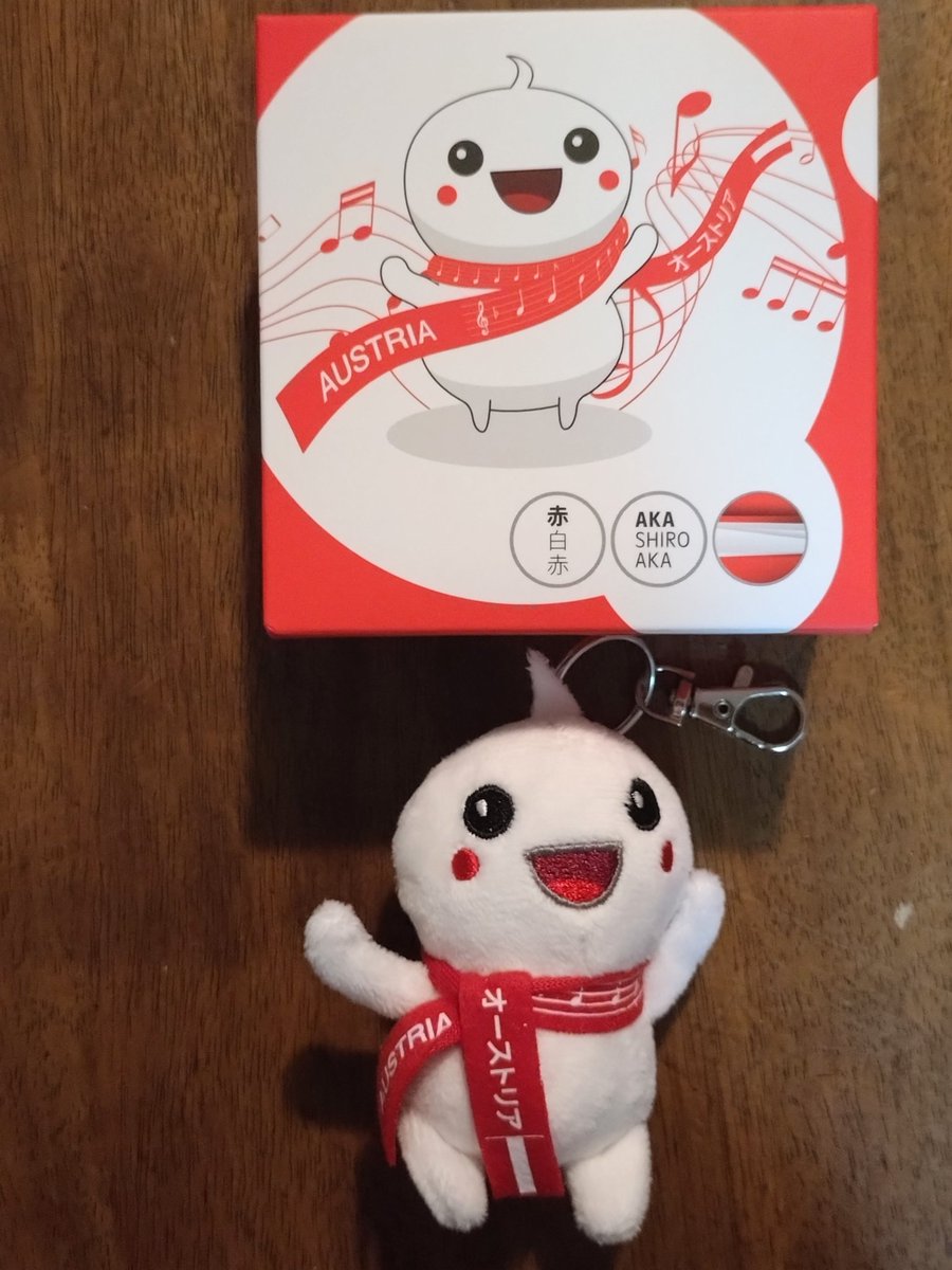 シンガポールパビリオンの缶バッジと、タッチの差でニアミスした