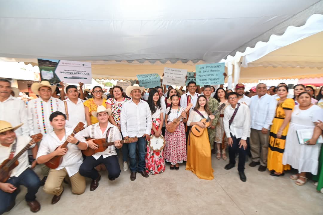 ¡IMPULSAMOS EL CAMPO Y FORTALECEMOS NUESTRA PRODUCCIÓN!  

El municipio de Loma Bonita fue sede de la Feria de la Piña 2025 – Apoyos al Campo, donde productores agrícolas y ganaderos recibieron insumos estratégicos para fortalecer la producción de maíz y el mejoramiento genético