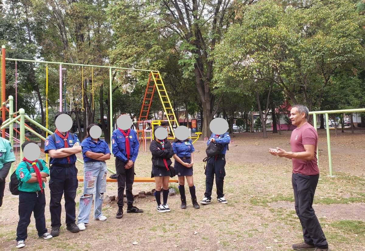 AleJuarezA's tweet photo. Acorde a mi compromiso con la naturaleza y el Movimiento Scout, fui al grupo Scout 28 de Coyoacán para platicar sobre la importancia de los polinizadores.
Así como en el grupo 3 de Tlalpan, construiremos un jardín de polinizadores donde se reúnen. 🌼 🐝
#SoyScout
#SiembraNativo https://t.co/OgPLUPk3K6