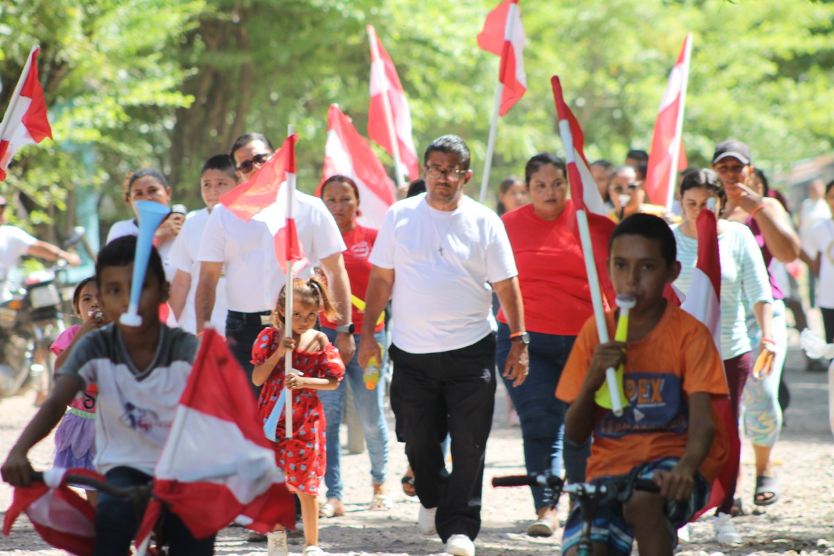 🙏 En San José de La Landa, cada saludo fue una bendición.
Escuchamos a nuestros hermanos que, con humildad y sabiduría, nos hablaron de sus necesidades, pero también de sus sueños.
Aquí nos vamos con la certeza de que juntos, gobierno y pueblo, podemos hacer grandes cosas.