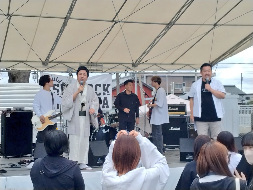 npogmf_staff's tweet photo. K取材班
本日の現場
#sunrock
#fujioka
#藤岡野外音楽祭
#藤岡市民ホール
#野外フェス
#藤岡市
撮影NGアナウンス! https://t.co/LnGnYH25vD
