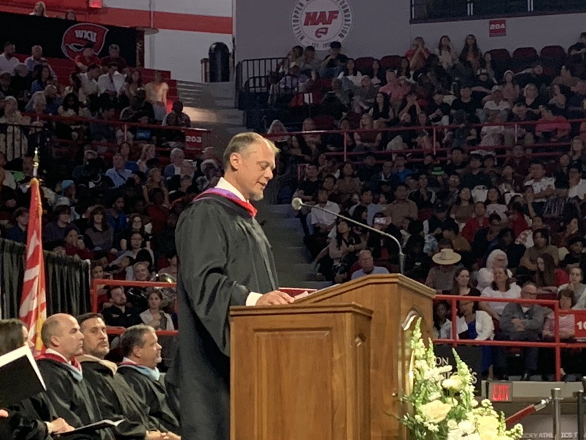 WarrenCoSchools's tweet photo. @SouthWarrenHS 🎓 Congratulations to the Class of 2025 from @SouthWarrenHS! 🌟 #PreschooltoProfession #BigDistrictBigOpportunities (4/10) https://t.co/Zpgir49uS7