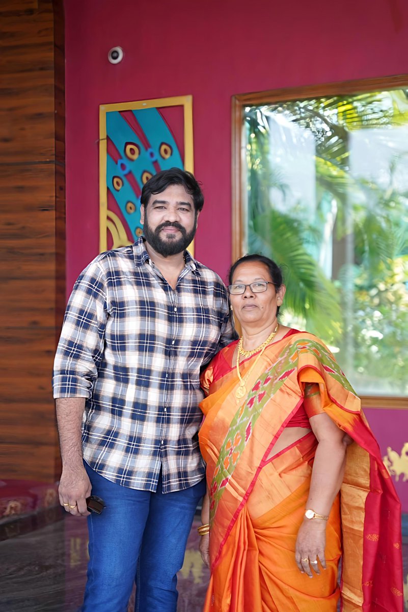 RAJCHIDUNURI's tweet photo. Happy Birthday Mommy💐🎂❤️

#MomBirthday🎂 #BeautifulSoul✨ #LoveYouMom😘 https://t.co/AgX73JovgM