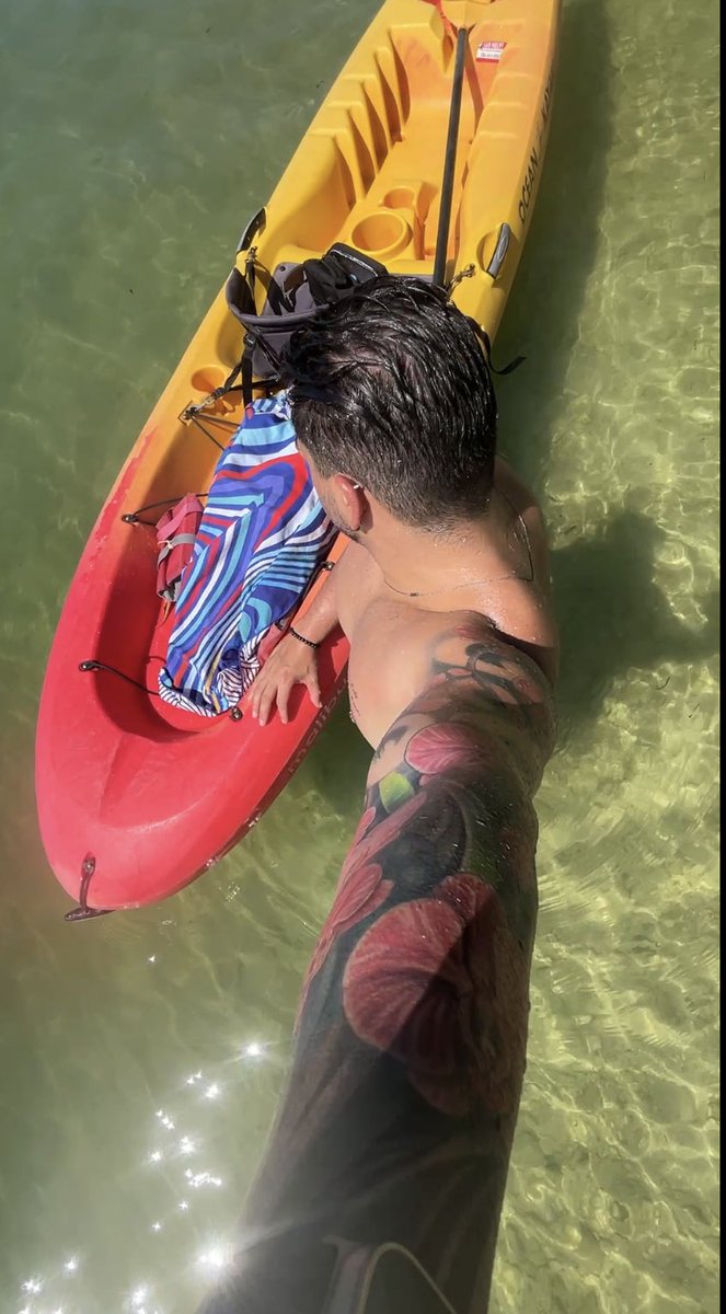 JavsRivas's tweet photo. Kayak day 🤙🏽 https://t.co/5PP3o5jdVD