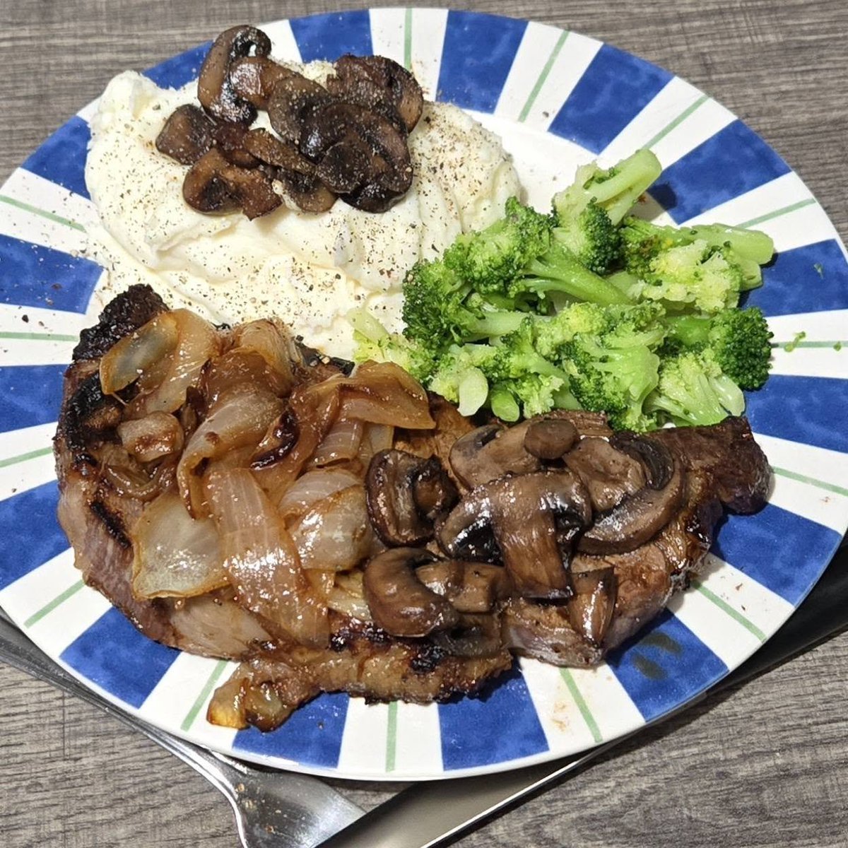 HankF330ToGo's tweet image. Tonight&apos;s late night birthday dinner features Delmonico, NY Strip and Denver Strip steak cuts from Showcase Meats on Manchester Road in the Akron/Kenmore area.
#SponsoredContent