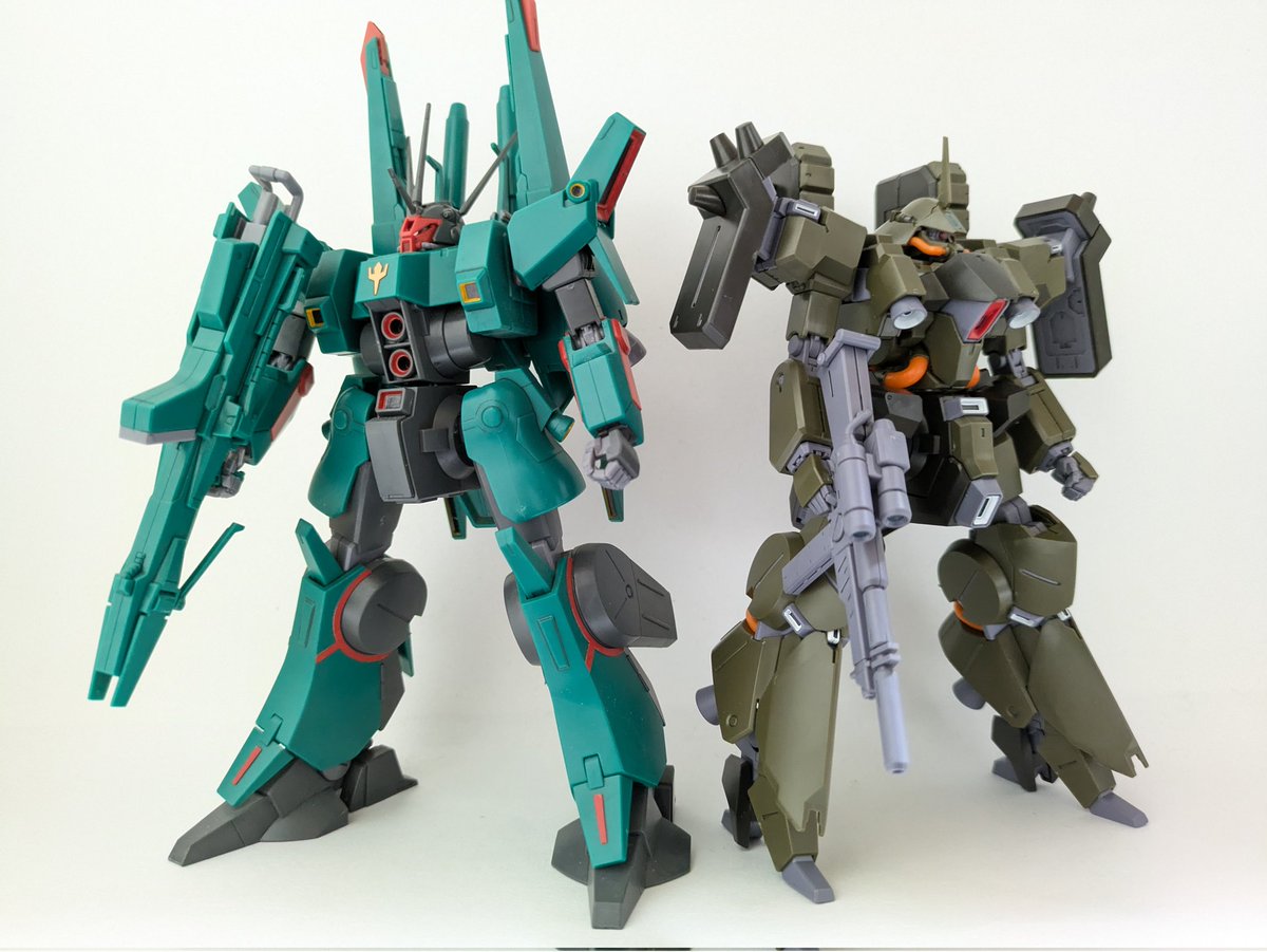 HGのリーベン・ヴォルフ、設定通りドーベン・ウルフのバックパック、腕