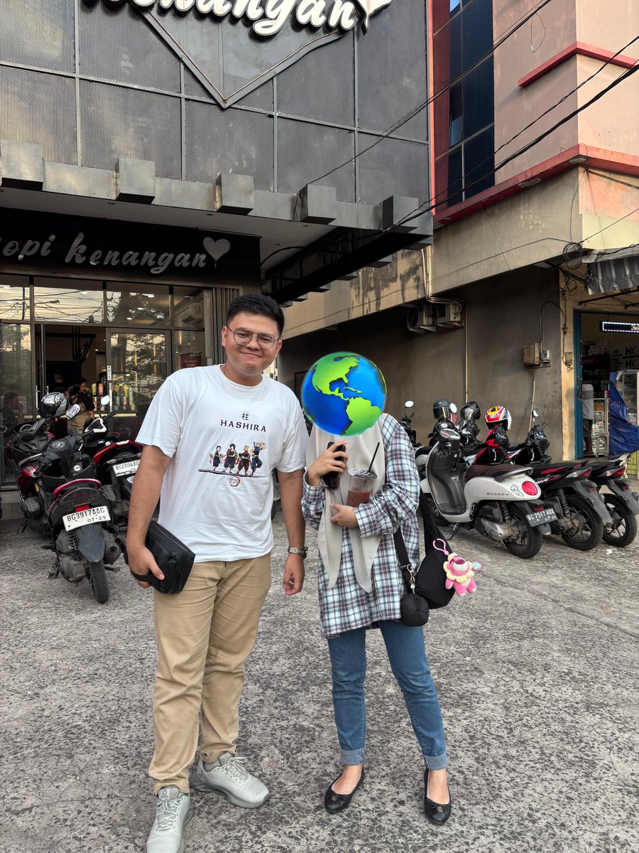 bublette_'s tweet image. W/ temen kuliah yang paling jauh merantaunya 🌏