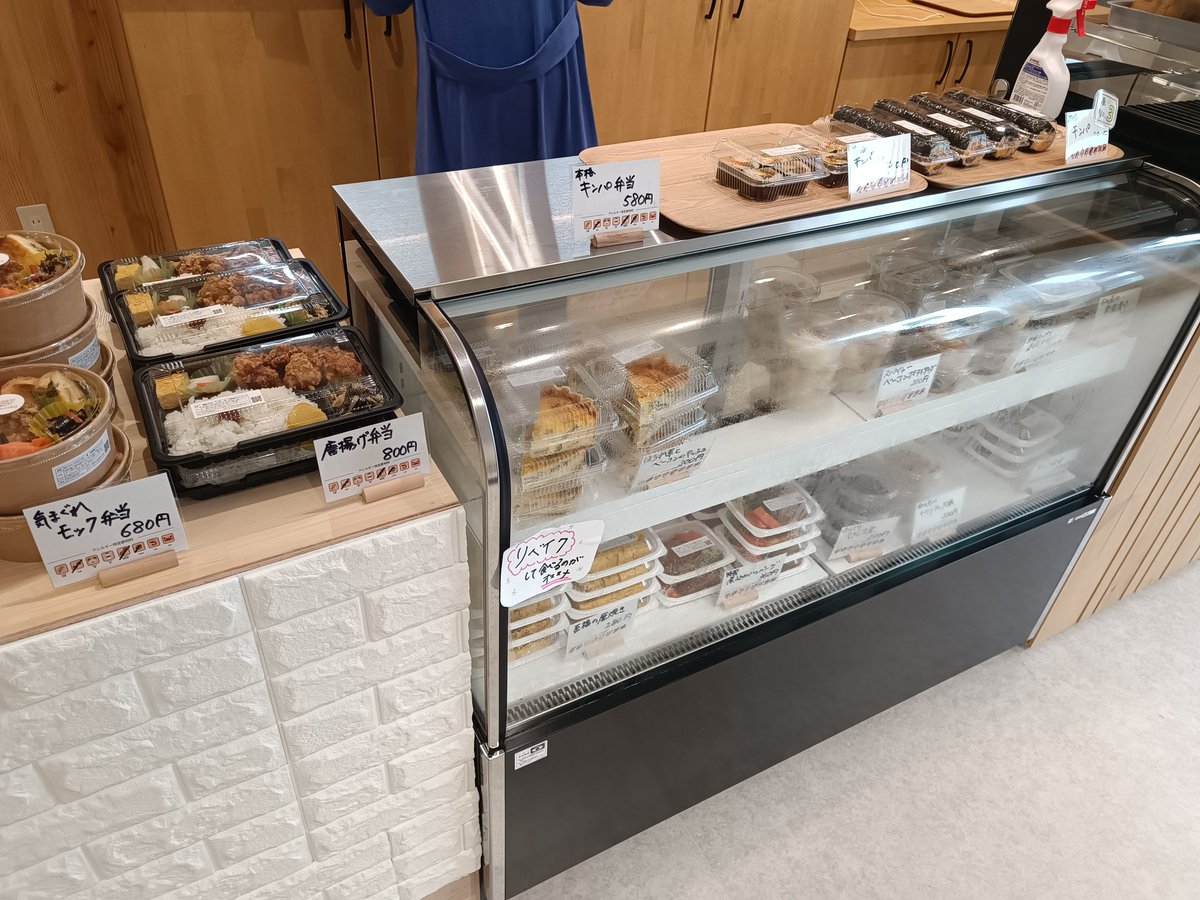kimura_kenset's tweet photo. 昨日からグランドオープンしましたモックモグ、本日も11:30から開店です！

今頑張って商品ご用意しております🍴あともう５分お待ちください！

私もお弁当買って行きますー😋✨ https://t.co/tPK6Y46nv2