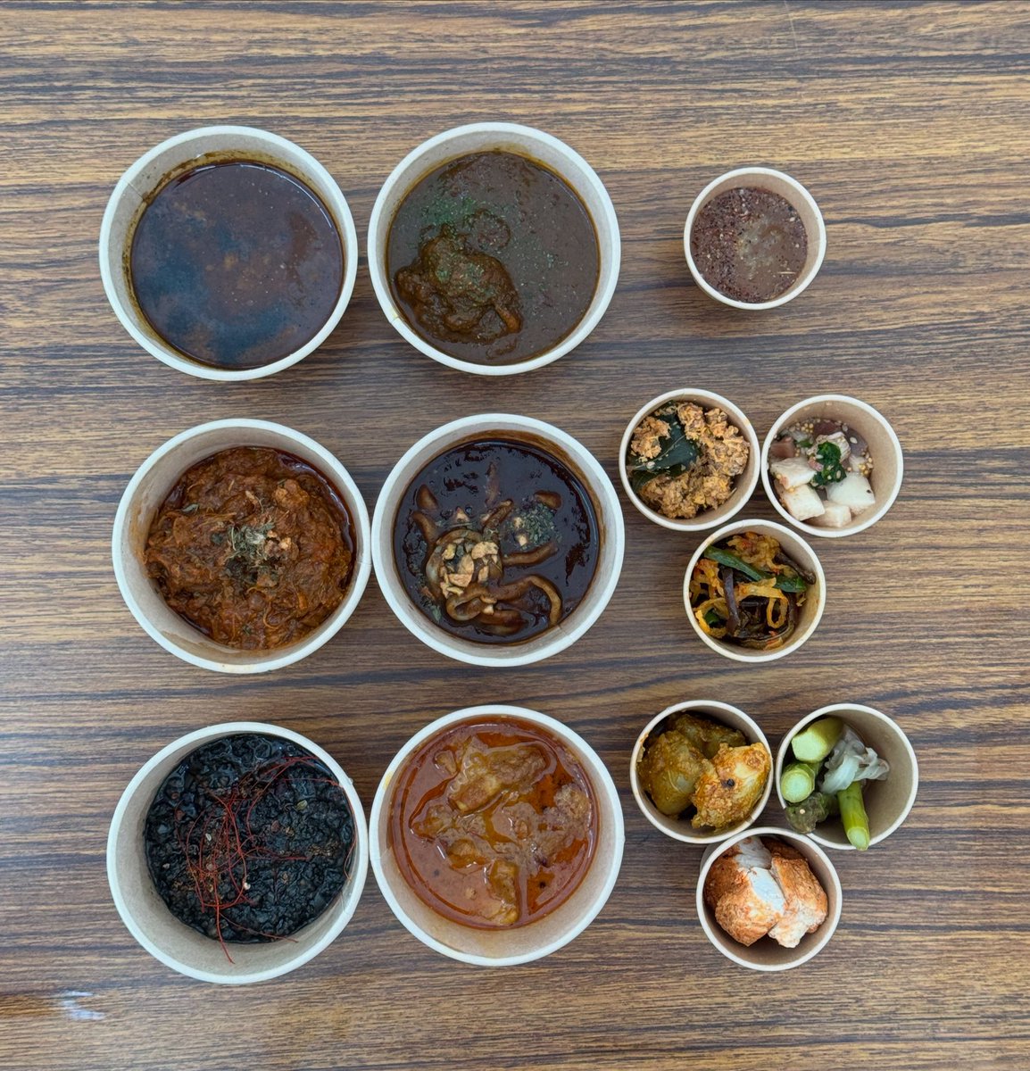 雨の最終日！
10日目・5/25日

最終日に感謝を込めて、カレーセット券ご購入の方にトッピング券1枚プレゼントいたします！
スパイスカレーには副菜が欠かせません！ぜひこの機会に副菜を楽しんでみてください！！
※トッピング券の配布数には限りがございます。

本日のおカレー

⭐️スパイスカレー