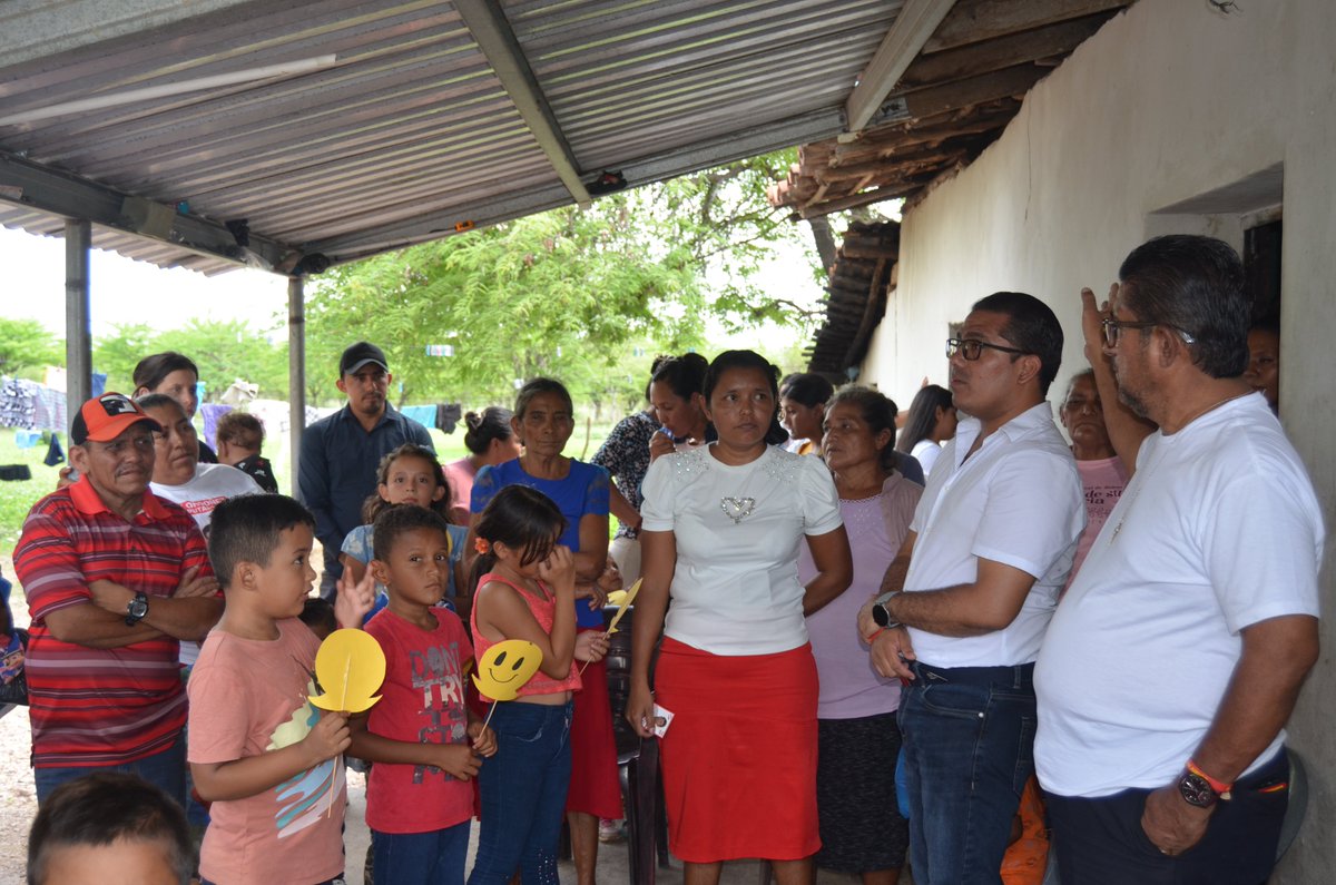 📷 En Las Minas, cada palabra fue clara: hay necesidades, sí, pero también una enorme voluntad de salir adelante.
Nos comprometimos a trabajar de la mano, a no fallarles, porque Las Minas es parte del alma de #Choluteca.