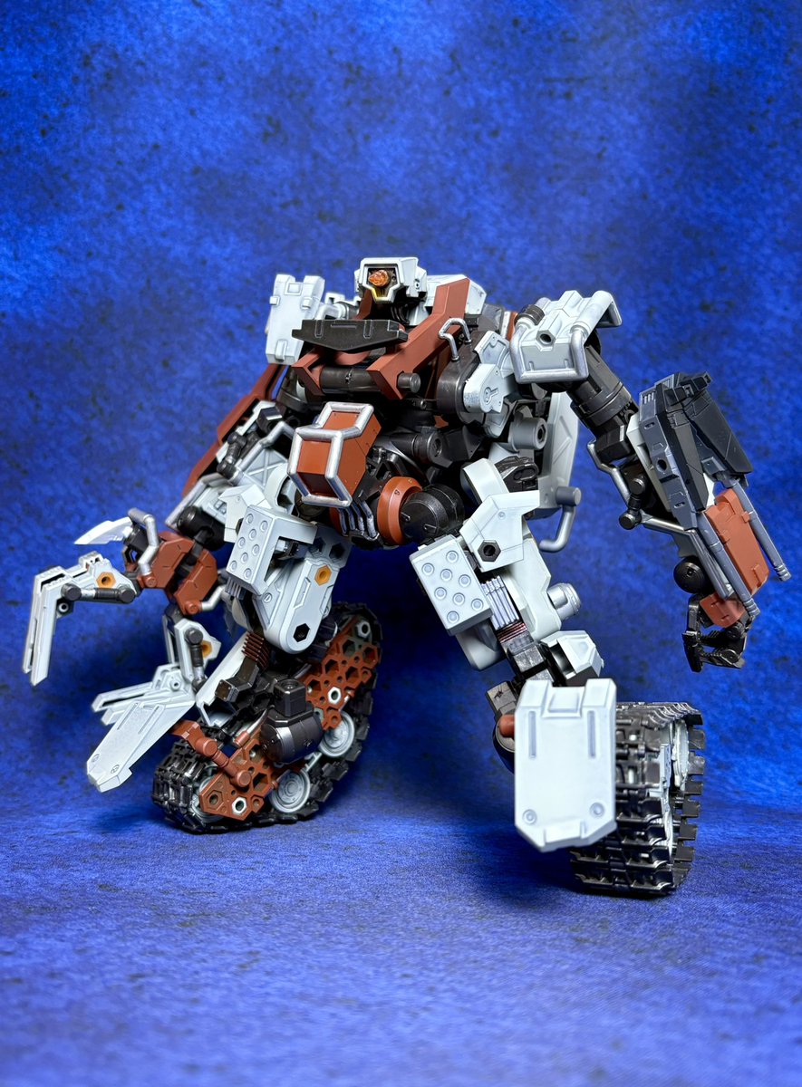 mk2gp09's tweet image. 超近接戦特化型
バルクアームα派生機体
仮称[ティンマン]
機動力を生かし瞬時に距離を詰め
ターゲットを無効化する。

ルクスエイプベースで作りました。
#ヘキサギア