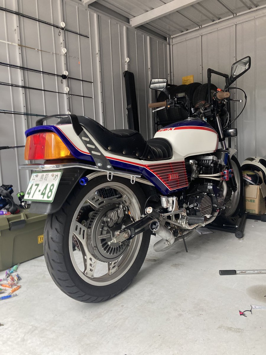 Zepbx819's tweet photo. 純正テールに戻した
(車検切れ) https://t.co/tAVkKkMEbM