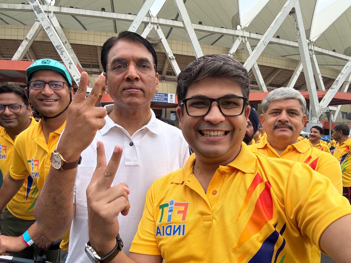 🚴‍♂️ #SundaysOnCycle – Delhi Edition with Journalists! 🗞️
A refreshing ride through the capital as stories, conversations, and pedal power come together. 📰🌇
#DelhiDiaries <a href="/tapasjournalist/">Tapas Bhattachary</a> <a href="/Nitendradd/">Nitendra Singh नितेन्द्र सिंह</a> <a href="/Mukesh1481/">Mukesh Shukla</a>
