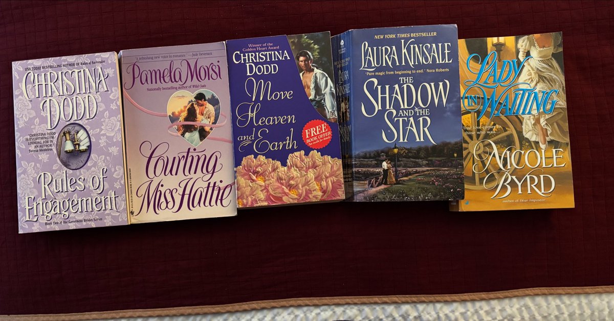 bonbonsandbooks's tweet image. Books 📚 free from the free little library in town #bonbonsandbooks #freelittlelibrary #readersofinstagram📚📚❤️ #ilovebooks #booksgram