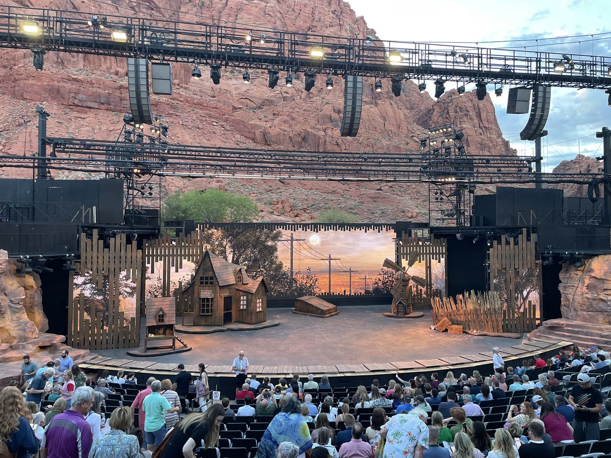 Another theater night against a beautiful backdrop of red rocks!
The Wizard of Oz!

#TuacahnAmphitheatre
#WizardofOz