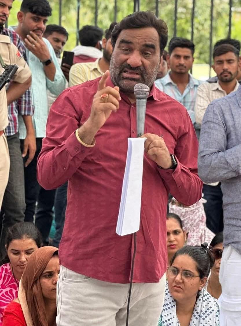 Lakshita Saran (@lakshita77) on Twitter photo आज 25 मई को हनुमान बेनीवाल जी की #युवा_आक्रोश_महारैली में
📍आवासन मंडल मैदान, VT Road शिप्रा पथ थाने के सामने, मानसरोवर,जयपुर
<a href="/hanumanbeniwal/">HANUMAN BENIWAL</a>
<a href="/DrKirodilalBJP/">Dr. Kirodi Lal Meena</a>
👉 पेपर माफियाओं को जेल भेजो।
👉 भर्ती संस्थाओं की सफाई करो।
👉 SI भर्ती रद्द करो।
#SI_भर्ती_2021_रद्द_करो आज 25 मई को हनुमान बेनीवाल जी की #युवा_आक्रोश_महारैली में
📍आवासन मंडल मैदान, VT Road शिप्रा पथ थाने के सामने, मानसरोवर,जयपुर
<a href="/hanumanbeniwal/">HANUMAN BENIWAL</a>
<a href="/DrKirodilalBJP/">Dr. Kirodi Lal Meena</a>
👉 पेपर माफियाओं को जेल भेजो।
👉 भर्ती संस्थाओं की सफाई करो।
👉 SI भर्ती रद्द करो।
#SI_भर्ती_2021_रद्द_करो