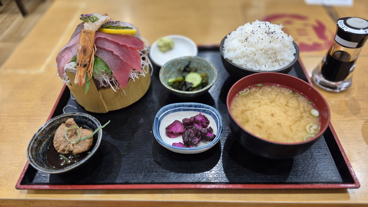 こんにちわ🎵

昨日は、良く降りましたね～

お買い物ついでに、お昼ご飯～🎵