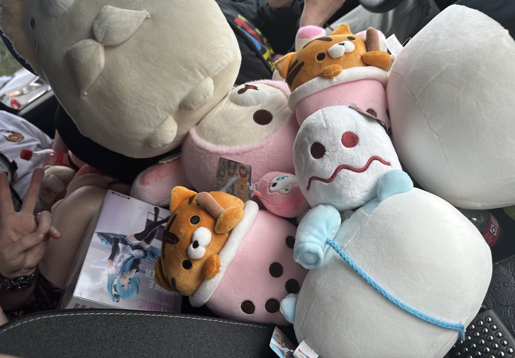 Demy 🪦🩸| Zombie Arc (@demythical) on Twitter photo Got to meet up with <a href="/Mizukithia/">MizukiThia - Recovering</a> and <a href="/PapakrokVT/">PapaKrok 🇳🇴🌴</a> !! Spent the day at the arcade, more plushies to the collection. I burnt their burgers but we ended off on smores :^) Got to meet up with <a href="/Mizukithia/">MizukiThia - Recovering</a> and <a href="/PapakrokVT/">PapaKrok 🇳🇴🌴</a> !! Spent the day at the arcade, more plushies to the collection. I burnt their burgers but we ended off on smores :^)