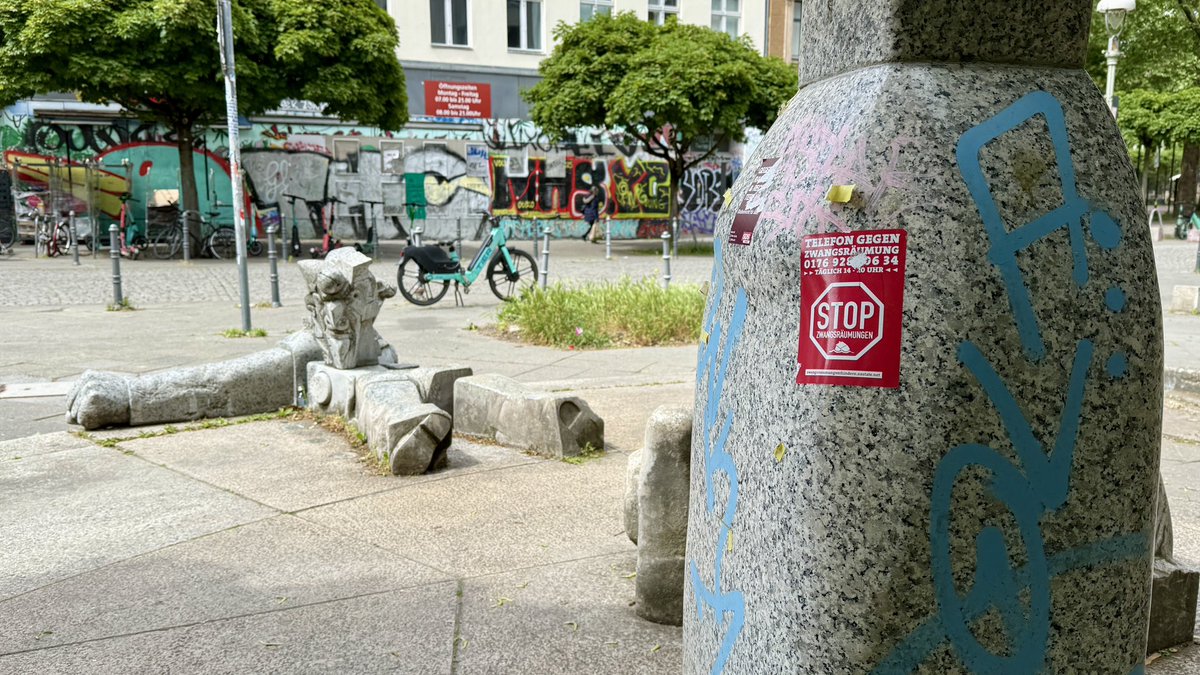 Freundeskreis Videoclips (@freundeskreisv) on Twitter photo TELEFON GEGEN ZWANGSRÄNMUNG
0176 928 06 34
TÄGLICH 14 - 20 UHR
STOP #ZWANGSRÄUMUNGEN
zwangsraeumungverhindern.nostate.net
Berlin-Kreuzberg, 22.5.25
<a href="/BuendnisZRV/">Zwangsräumung Verhindern Berlin</a> <a href="/BVerhindern/">Bremer Bündnis Zwangsräumungen verhindern</a> TELEFON GEGEN ZWANGSRÄNMUNG
0176 928 06 34
TÄGLICH 14 - 20 UHR
STOP #ZWANGSRÄUMUNGEN
zwangsraeumungverhindern.nostate.net
Berlin-Kreuzberg, 22.5.25
<a href="/BuendnisZRV/">Zwangsräumung Verhindern Berlin</a> <a href="/BVerhindern/">Bremer Bündnis Zwangsräumungen verhindern</a>