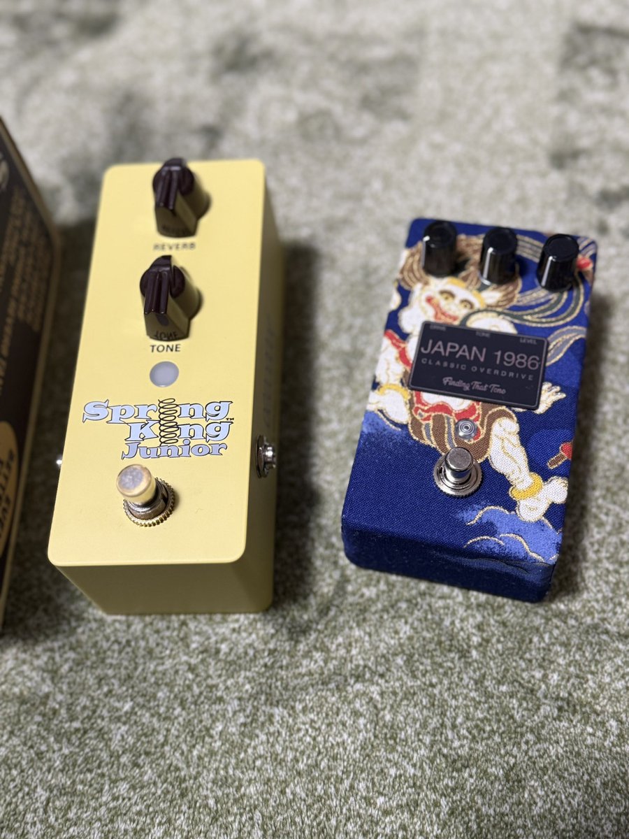 Blackbird76jimi's tweet photo. 前作Spring kingはお気に入りだったけど
重いデカいで気づけばお蔵入り
Juniorは軽い小さい、音も良い

Finding That Tone JAPAN 1986雷神
風神も揃えたくなってしまう罪なデザイン

2つまとめてお迎え完了 https://t.co/whguibRrQ9