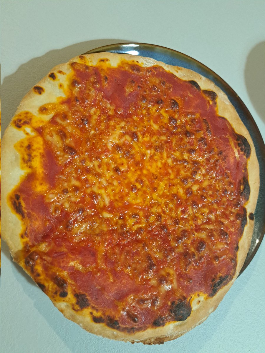 StephChristineM's tweet photo. Nos salimos de la alimentación keto. Para complacer a los más chiquitos ( y a los padres también) hahahhaa noche de pizzas hechas en casa ❤️✨️💯🍕 https://t.co/32YiIqNWYJ
