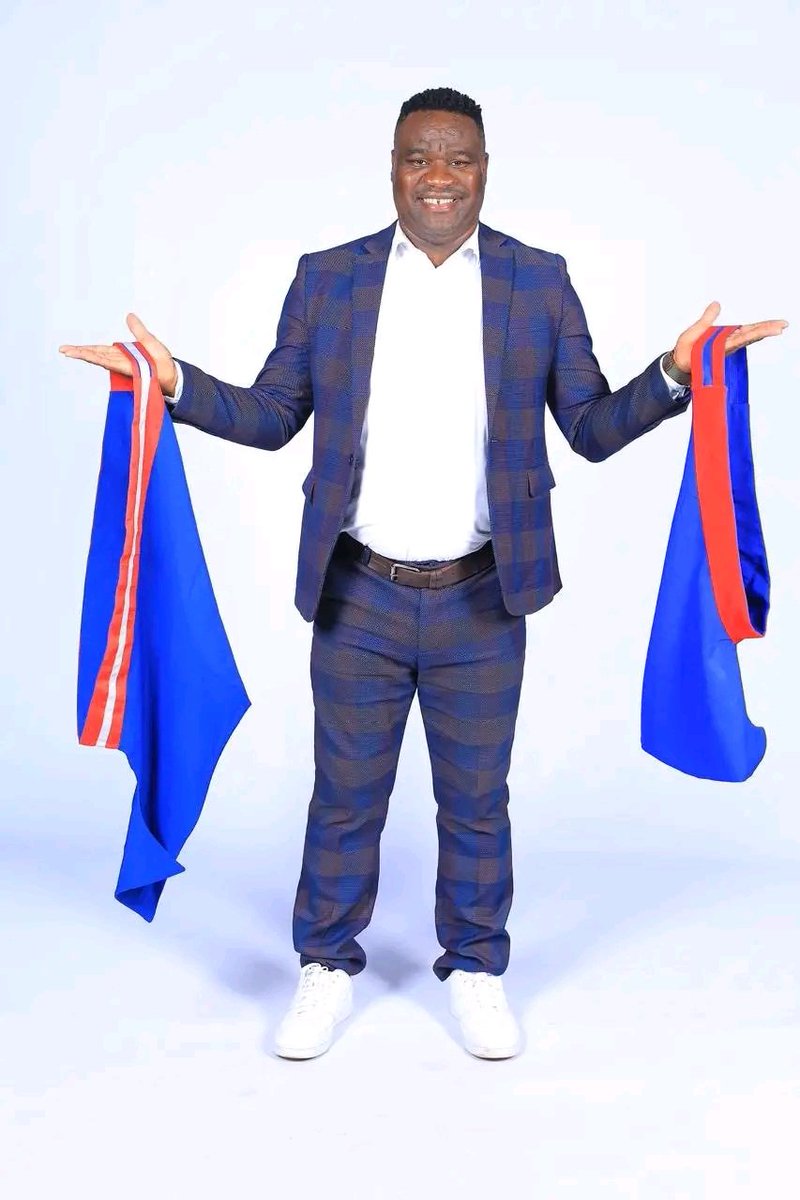 Congratulations to Takalani Thabo on graduating from UNIVEN! From a herd boy in Tshaulu to a respected radio voice, his journey is a powerful story of passion, perseverance &amp; purpose. Well done, T-squared.

#UNIVENGraduation2025 #CreatingFutureLeaders