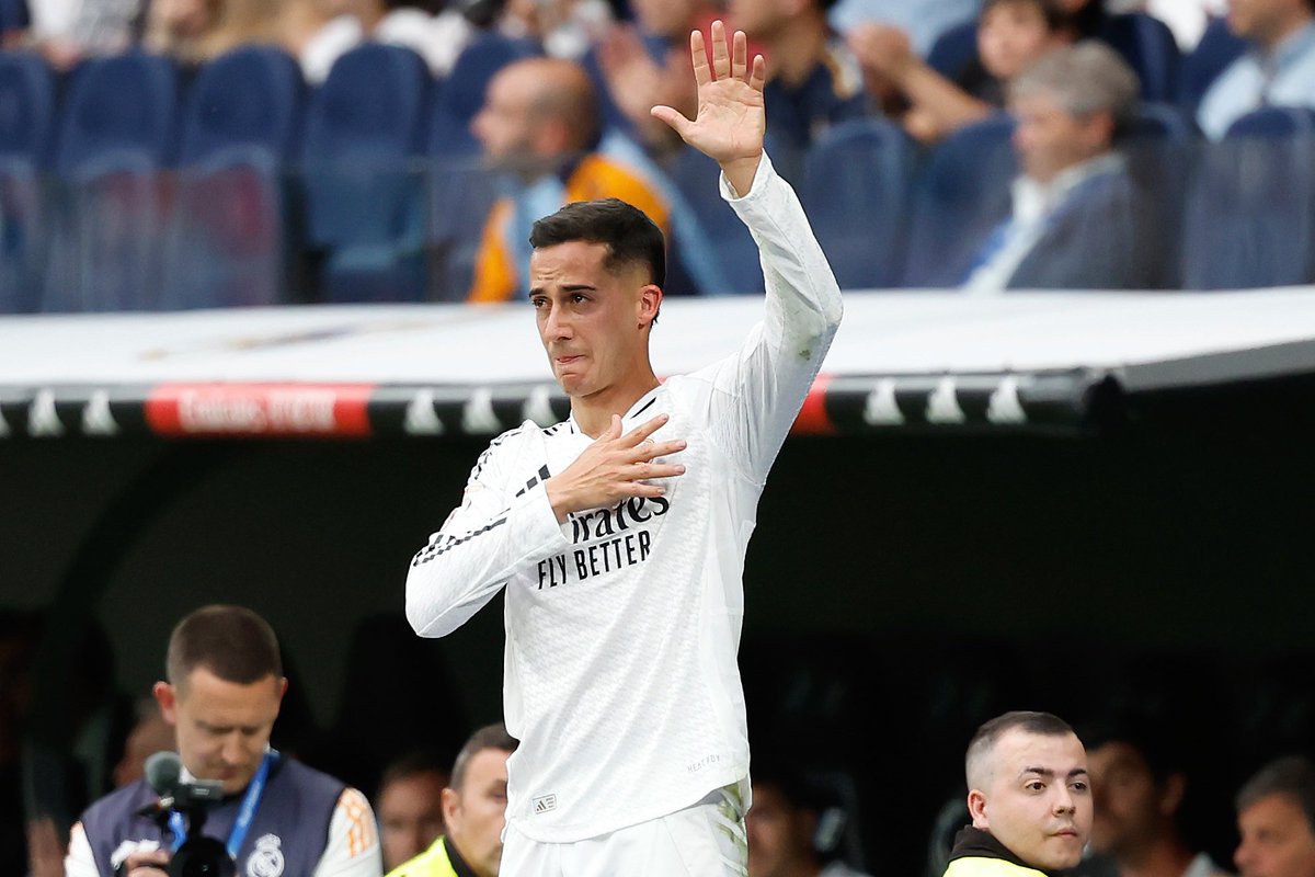 Quizás esa campaña de continuo desprestigio y mofa hacia su figura por parte de supuestos aficionados al Real Madrid han impedido que se le homenajee como es debido. Quizá haya sido simplemente su humildad y ese saber cuál es su lugar. En todo caso, <a href="/Lucasvazquez91/">Lucas Vázquez</a> merecía más.