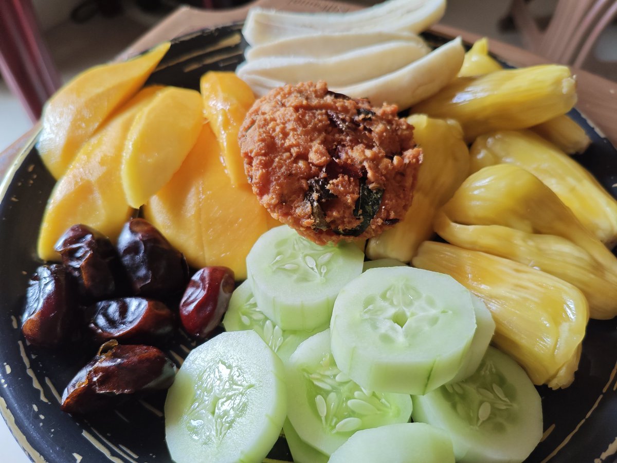 Venkat3681's tweet photo. Never in my wildest Sunday dreams did I think this would be my lunch plate. That topping on top? That’s personal.
#SundayLunch #UnexpectedMeal #Foodie #Foodstagram #HomeCooking #InstaFood #LunchVibes #WeekendEats #ToppingTalk #SurpriseOnAPlate #FoodLove #ComfortFood https://t.co/SAfg4uBJQn