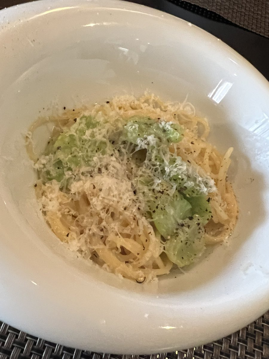 miketa8181's tweet image. 朝からウォーキングして、ジムに行って、知り合いの店でランチしながら飲んで、午後に2時間の昼寝...
こんな何気ない幸せな毎日が1日でも長く続いて欲しいものである。
90/365
16/31
85/365
15/31