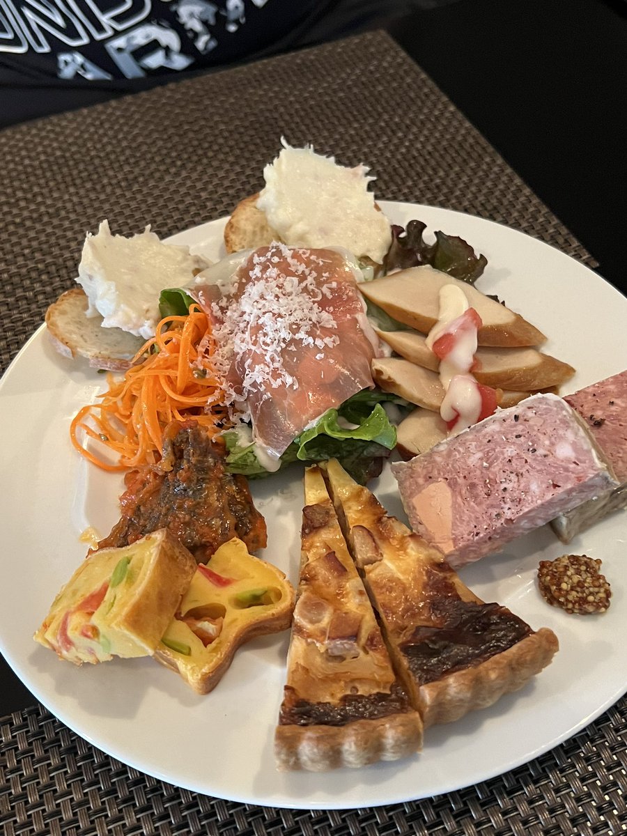 miketa8181's tweet image. 朝からウォーキングして、ジムに行って、知り合いの店でランチしながら飲んで、午後に2時間の昼寝...
こんな何気ない幸せな毎日が1日でも長く続いて欲しいものである。
90/365
16/31
85/365
15/31