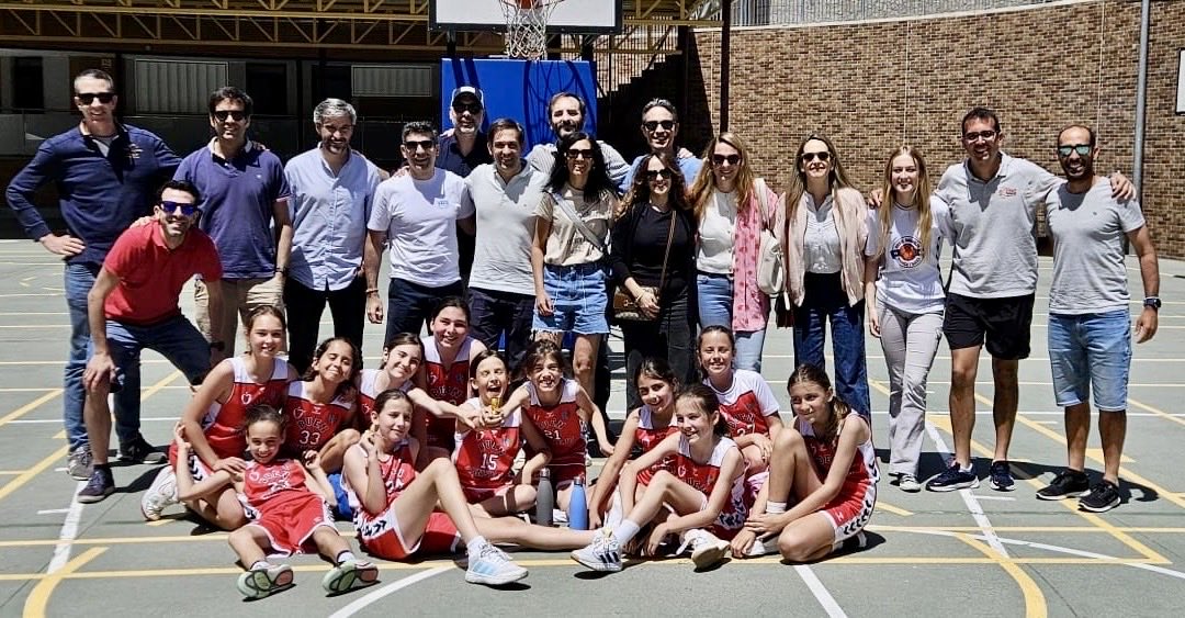 ⁦<a href="/BasketCbc/">Baloncesto Buen Consejo</a>⁩ alevín femenino rojo de primer año. Cabrini 35-70 CBC. Las chicas juegan un muy buen baloncesto en ataque junto a una defensa muy intensa , y sobre todo disfrutando en familia. Enhorabuena chicas!!