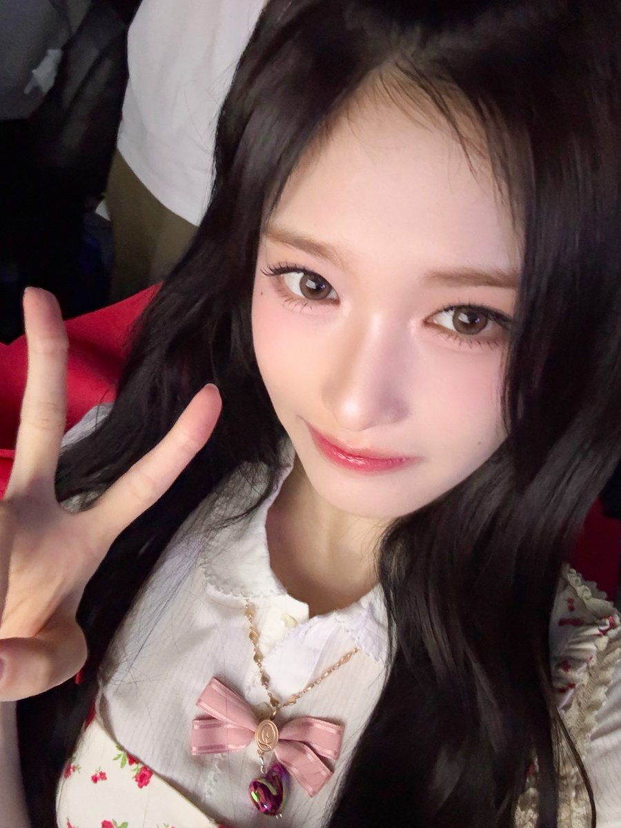 📸 
250525 #SBS #인기가요 완료 💕

DIVE를 위한 5월 최고의 선물은 떠떠떠떠~🥁
🎀 왕크왕귀 왕 리본 매고 온 현떠
🍎 상큼달달 아기 사과 현떠!

이번주도 이서와 함께하는 게 가장 큰 선물이야 🎁

#IVE #아이브
#LEESEO #이서