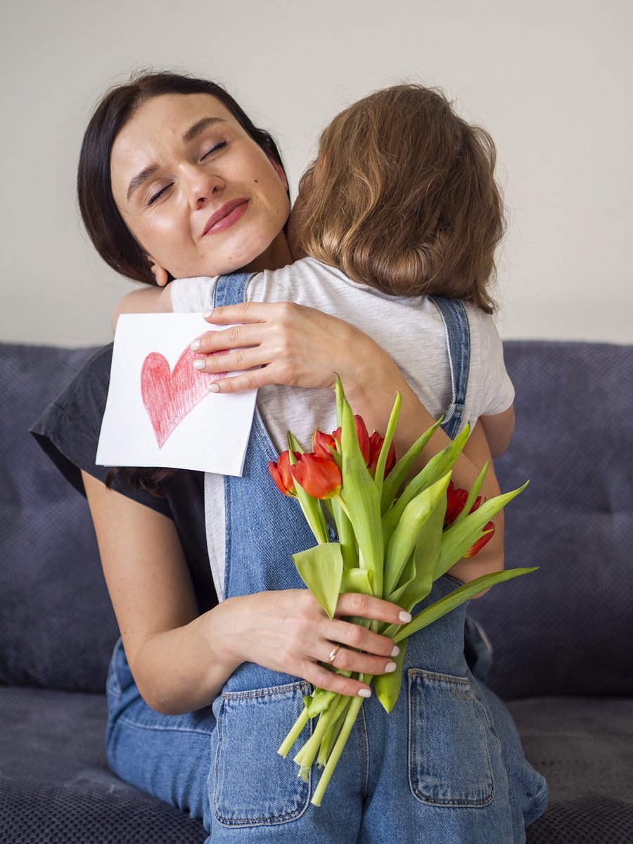 Bonne fête à toutes les mamans ! 😃🧡

Image : Freepik

#GrandeSynthe #FêteDesMères