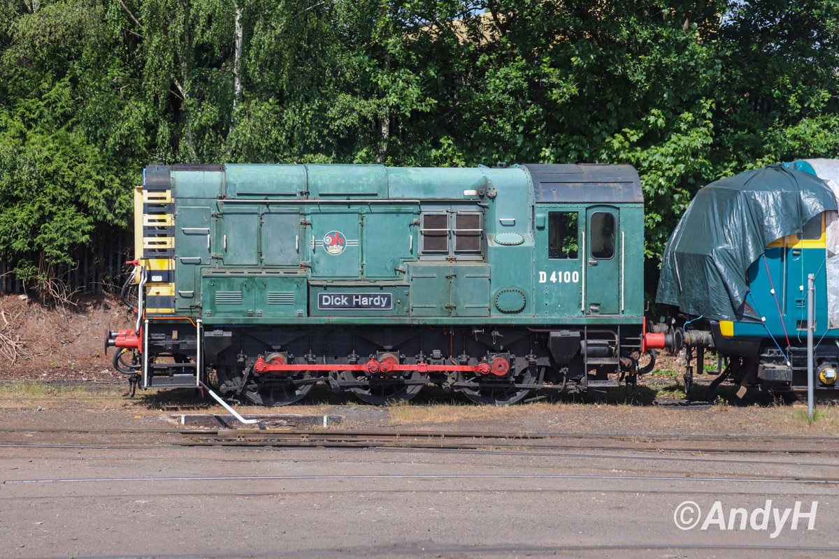 holtona72's tweet image. #ShunterSunday &amp;amp; #SideOnSunday both covered by two gronks snapped at Kidderminster during the recent @svrofficialsite diesel gala. #Class09 D4100 'Dick Hardy' (09012) &amp;amp; #Class08 13201 (D3201/08133) in a livery not easy to photograph against a background of greenery! #SVR 15/5/25