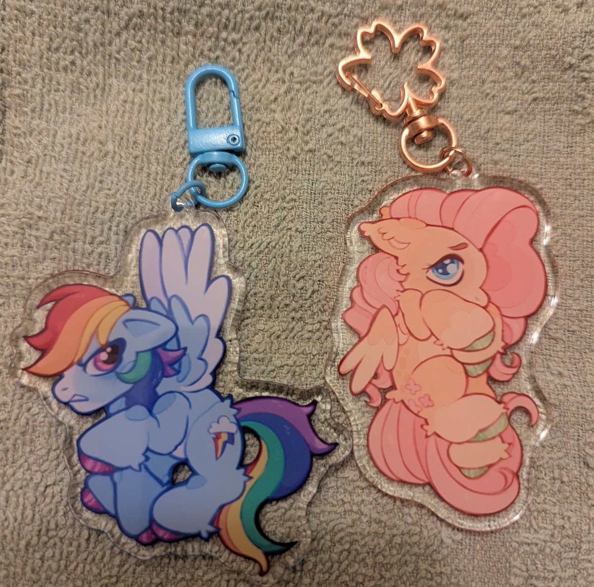 TilltedCanvas's tweet image. The Fluttershy and Rainbow Dash examples finally arrived, and they're so much cuter than I expected
#mlp