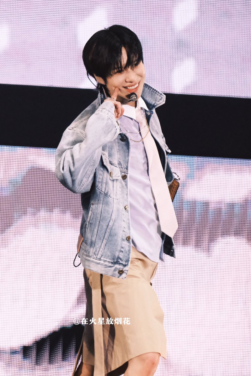 Zhang_H_X's tweet photo. 📷 2025/5/24
🦋
#SHINee #샤이니 
#TAEMIN #태민 #Taemin 
#SHINee_PoetlArtist https://t.co/WgPglGjAVS