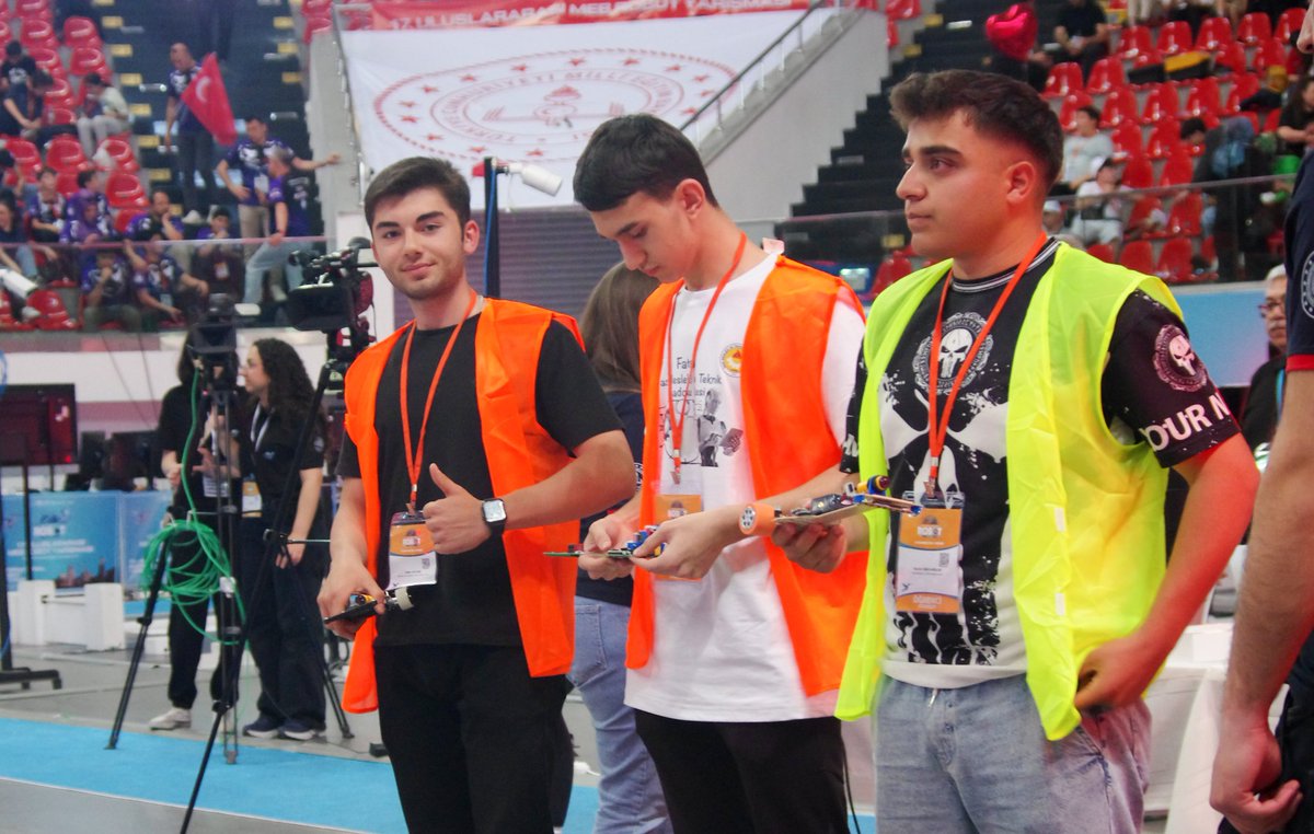 mebrobot's tweet image. 🤖 17. Uluslararası MEB Robot Yarışması Erciyes Dağı'nın eteklerinde renkli görüntülere sahne oldu.
🏁 Yarışmaya katılarak renk katan tüm yarışmacıları tebrik ediyoruz 👏

📡 robot.meb.gov.tr
#MEBRobot