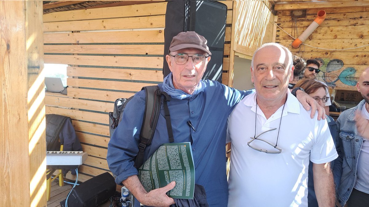 Amb Lluís Llach en la platja de Mont Girat (L'Alguer). Un gran encontre amb temes actuals de ordre social, cultural i polìtic