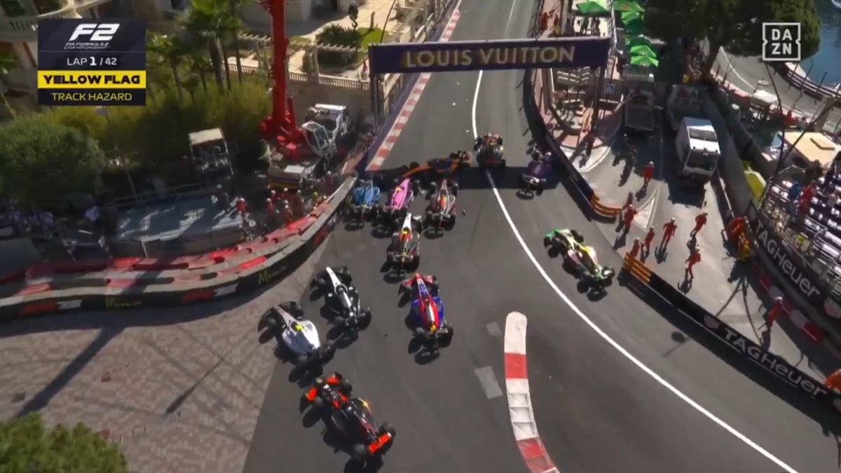 📝Actualización tras el caos de la salida

👉50% de la parrilla fuera, 11 coches de 22
👉Pepe Martí ha sido uno de los afectados, Lindblad sigue
👉Fornaroli es el líder virtual de la carrera
👉A Montoya le toca la lotería y saldrá segundo pese a calar el coche en la vuelta de