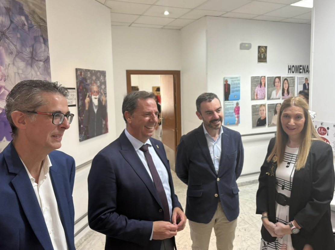 Ayer fue la fiesta de las familias en la residencia “La Solana” de #Tielmes  Además celebran su 25° aniversario. Les acompañaron Óscar Álvarez, DG Mayor  @FamiliaCMadrid junto con el Alcalde Miguel Ángel