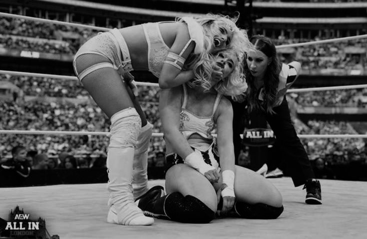 A woman from hell. ࿏ not @MariahMayX (@glamorizedaura) on Twitter photo 