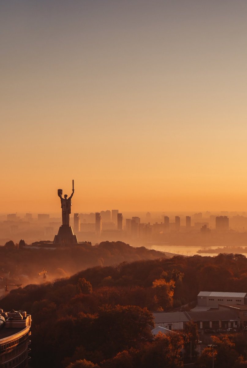 Яблунька tweet media