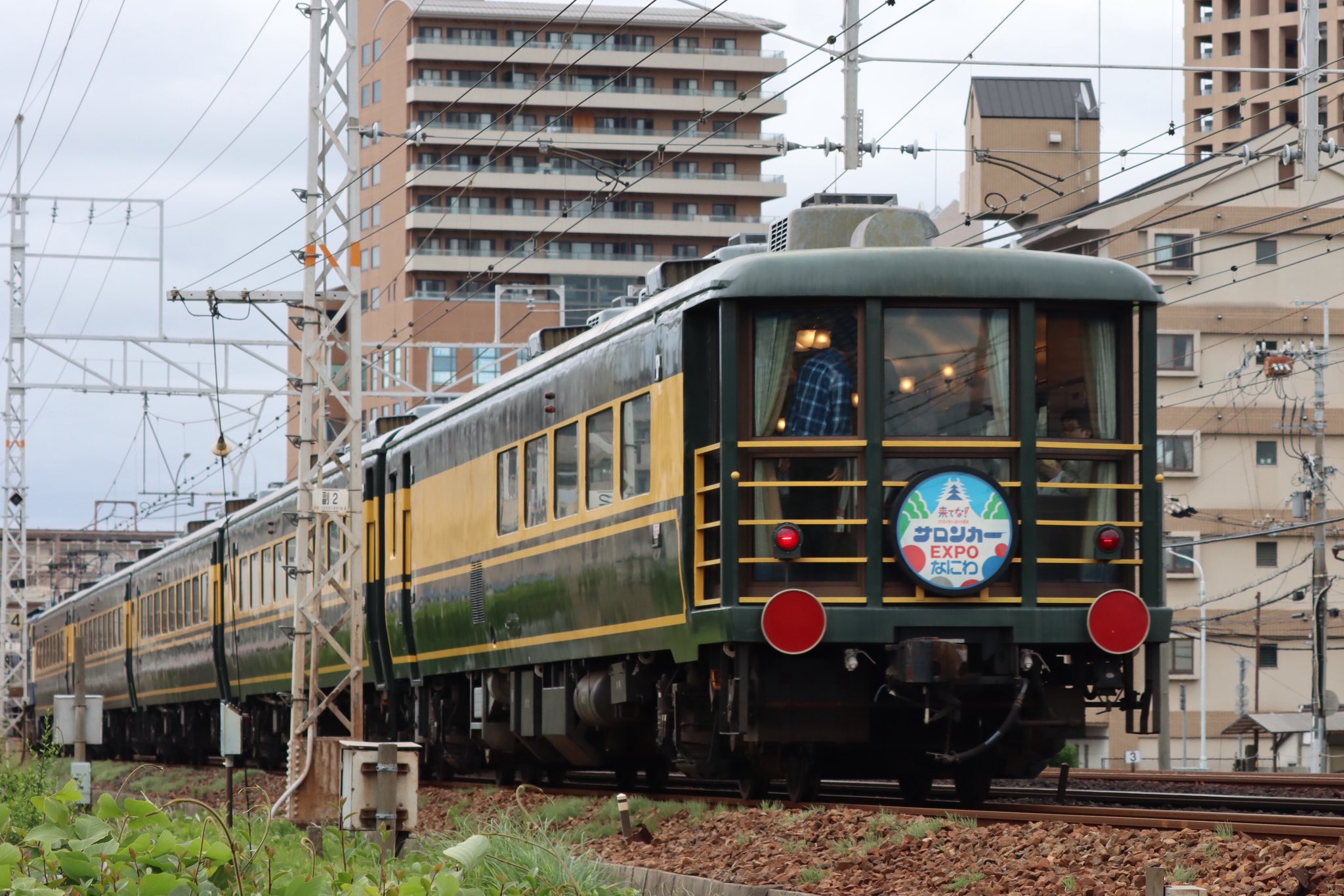 ヨッシーページ 1 1/4 Slab Nuage Polished - Walker Zanger