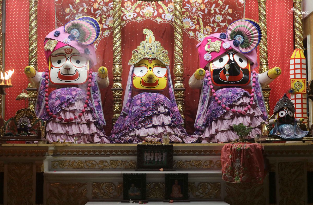 ISKCONPune's tweet photo. 🌷Mangal Arati Darshan🌷🗓25/05/2025🚩@ISKCONNVCCPune🚩
.
.
#ISKCON #ISKCONNVCC #ISKCONNVCCPune #ISKCONPune
#25thmay #25thmay2025 #Friday #Vrindavan
#Harinaamsankirtan #Radheshyamdas #Radheradhe
#Sankirtan #Kirtan #Mayapur #Prabhupada #iskconmandir
#GVE #GovardhanEcoVillage https://t.co/OJDtvml8JG