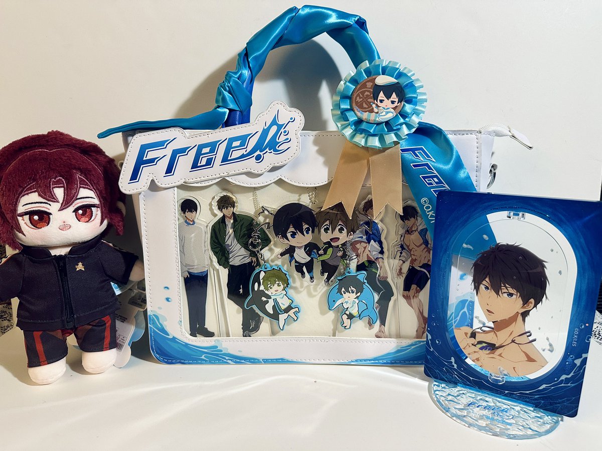 makaira_art's tweet photo. I FOUND A FREE! KUJI AND WON THESE ୧(๑•̀ɜ•́๑)૭
Imagine my shock when I found out this was available near me! With the help of my friends (THANK YOU SO MUCH) I won these prizes~
(made a makoharu ita bag too)
and that rin nui ♡
#TV_free #Free_FS #七瀬遥 #松岡凛 #まこはる https://t.co/8pyYieYsIr